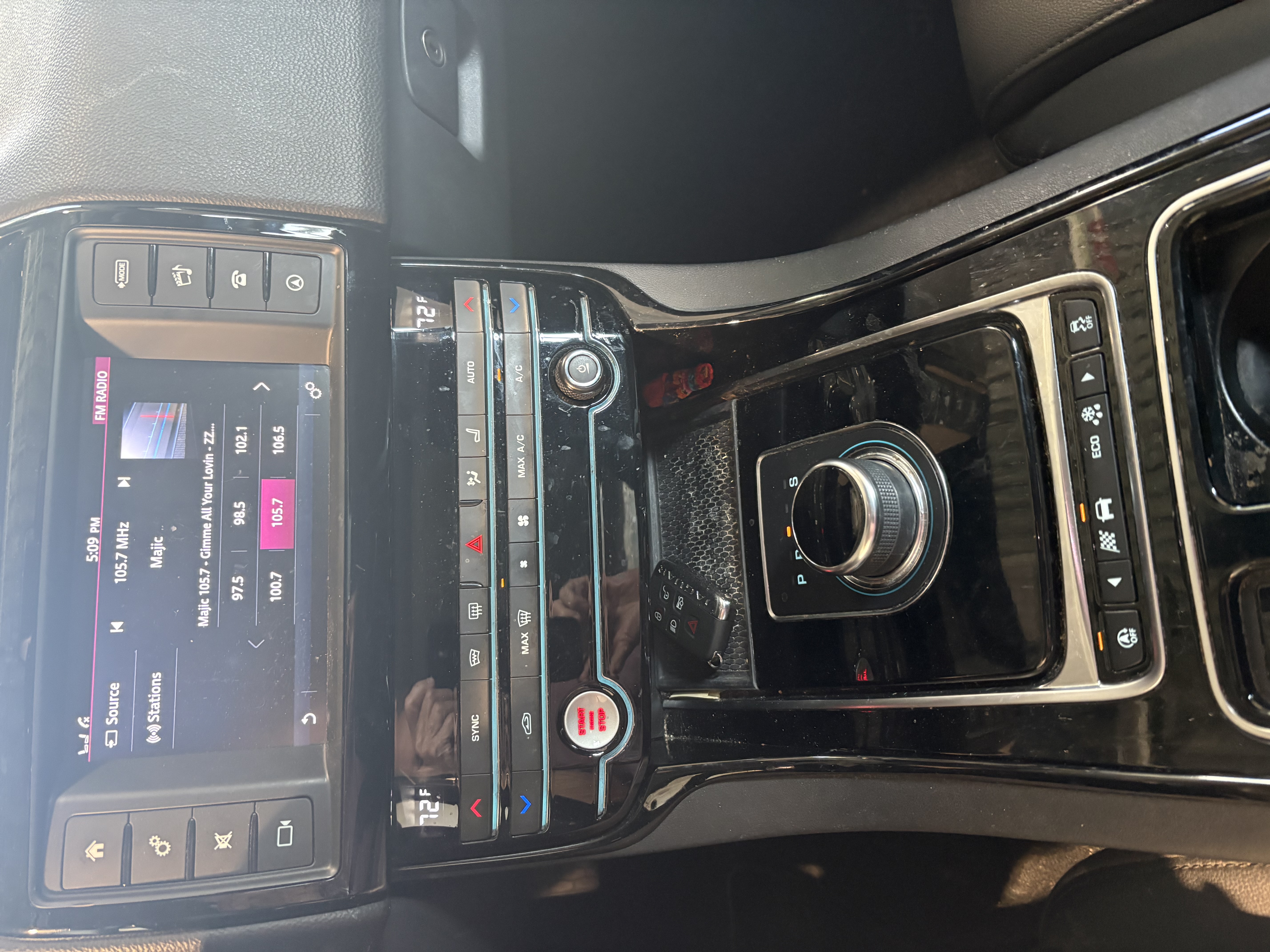 Used 2018 Jaguar XE Premium AWD/4WD image 15