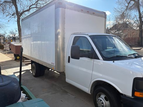 Used 2014 Chevrolet Express 3500 Extended image 2