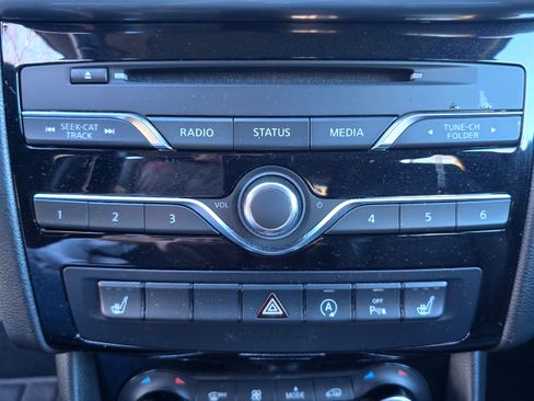 Used 2017 INFINITI QX30 Premium w/ Navigation Package image 15