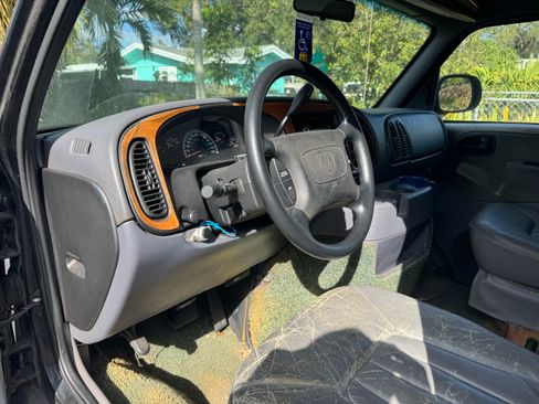 Used 1998 Dodge B1500 image 10