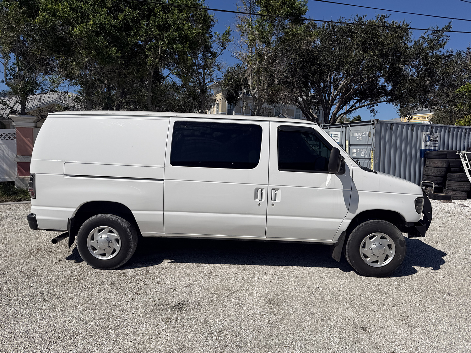 Used 2005 Ford E-350 and Econoline 350 Super Duty RWD image 2