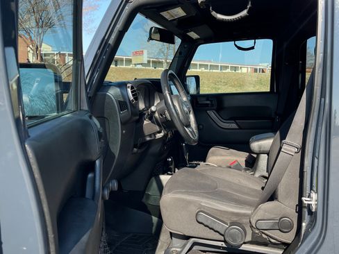Used 2017 Jeep Wrangler Unlimited Sport w/ Connectivity Group AWD/4WD image 13