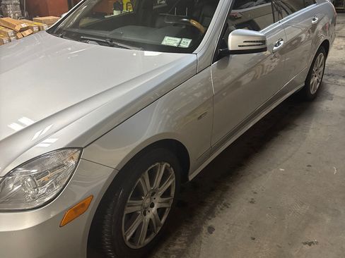 Used 2012 Mercedes-Benz E 350 4MATIC Sedan image 2