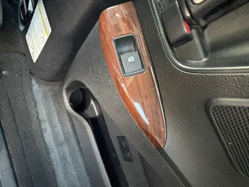 Used 2016 Toyota Sienna Limited Premium image 21