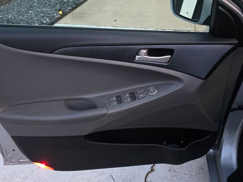 Used 2011 Hyundai Sonata GLS image 12