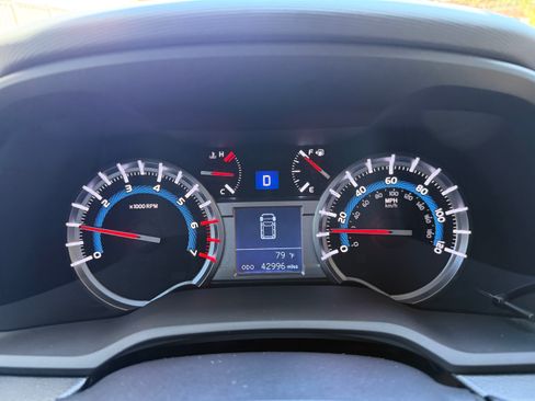 Used 2018 Toyota 4Runner TRD Off-Road Premium AWD/4WD image 5