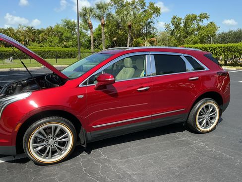 Used 2021 Cadillac XT5 Premium Luxury FWD image 1