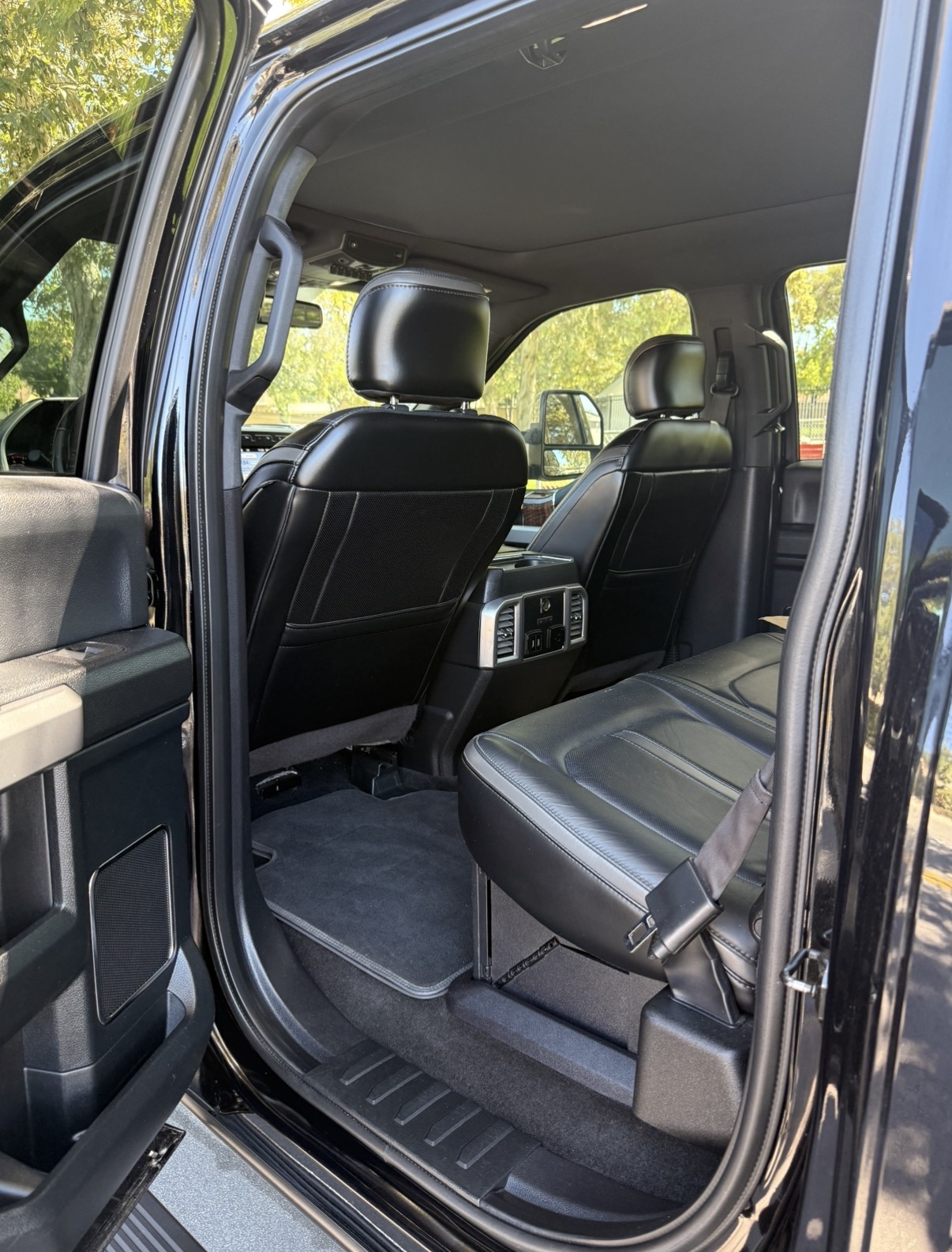 Used 2017 Ford F350 Platinum w/ Platinum Ultimate Package AWD/4WD image 13