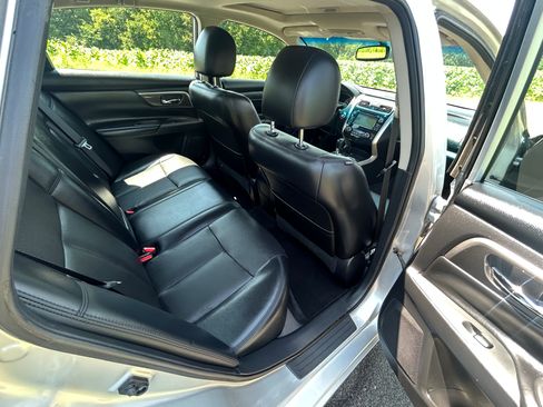 Used 2015 Nissan Altima 2.5 SL w/ Technology Package FWD image 12