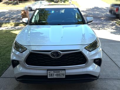 Used 2023 Toyota Highlander XLE