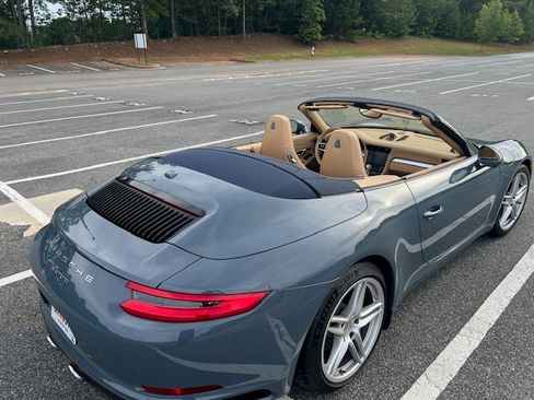 Used 2017 Porsche 911 Carrera 4 AWD/4WD image 11