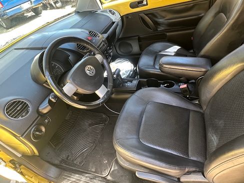 Used 2009 Volkswagen Beetle S image 6