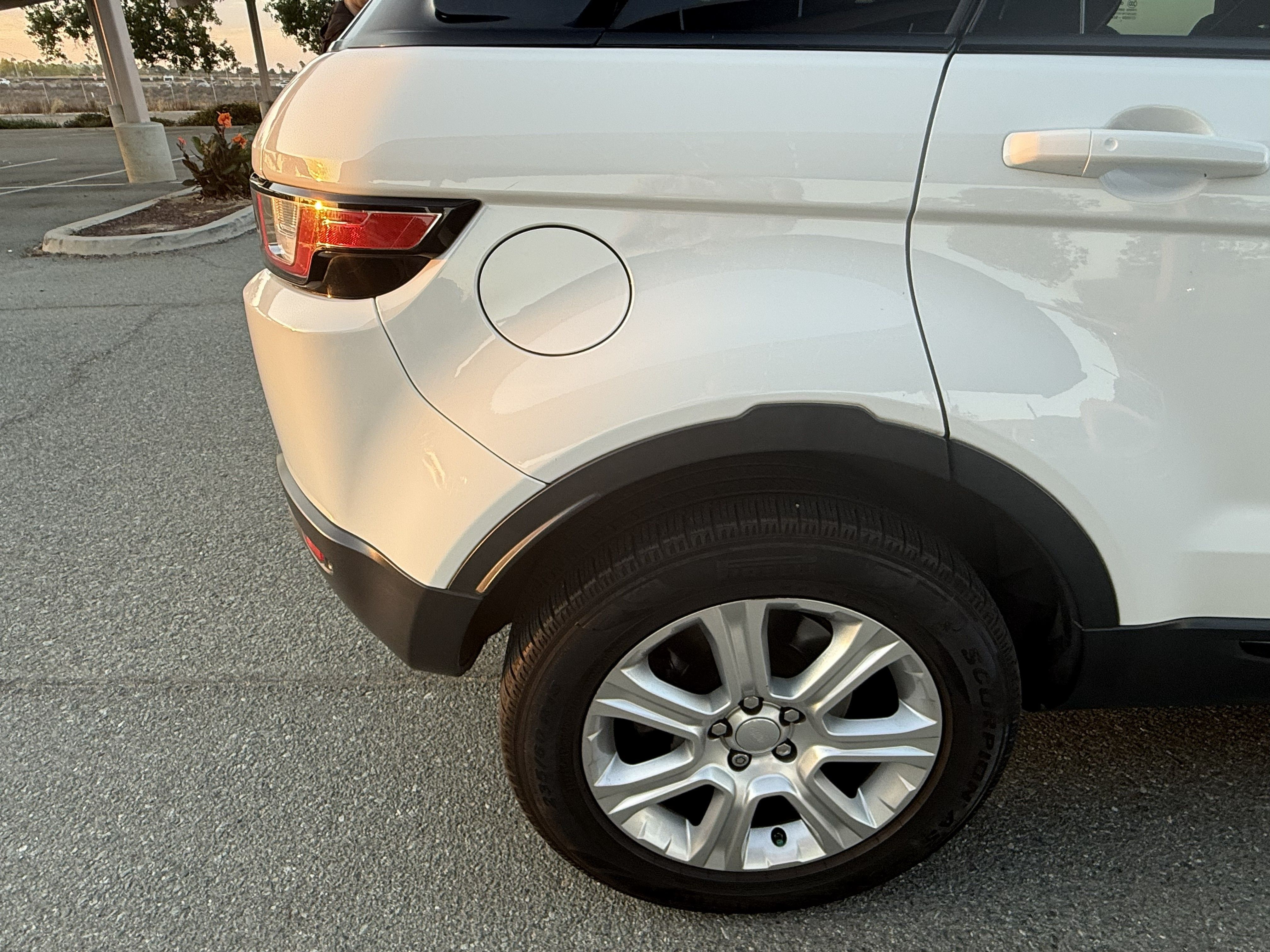 Used 2018 Land Rover Range Rover Evoque SE Premium AWD/4WD image 10