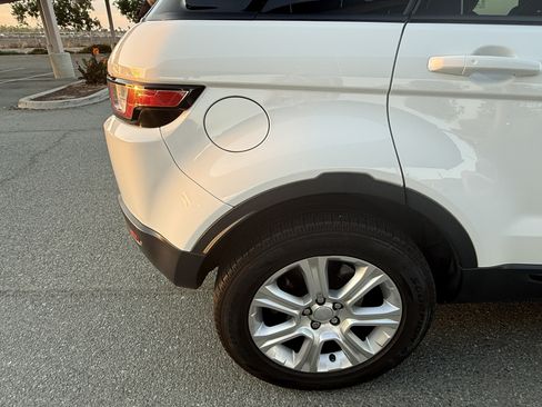 Used 2018 Land Rover Range Rover Evoque SE Premium AWD/4WD image 10