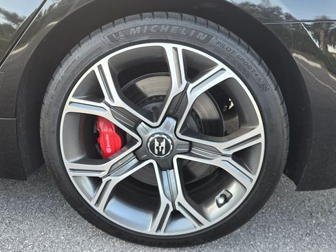 Used 2018 Kia Stinger GT2 image 10