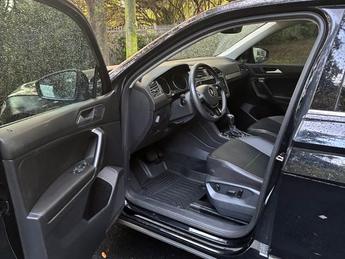 Used 2021 Volkswagen Tiguan SE w/ Panoramic Sunroof Package AWD/4WD image 12