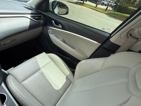Used 2020 Genesis G70 2.0T RWD image 16