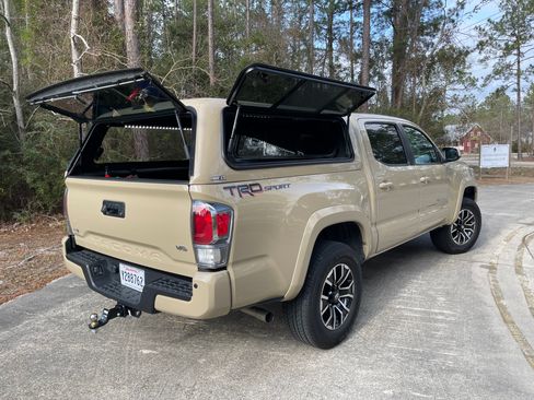 Used 2020 Toyota Tacoma TRD Sport image 6