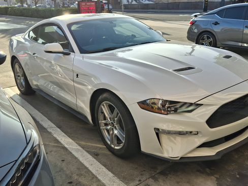 Used 2019 Ford Mustang Premium image 5