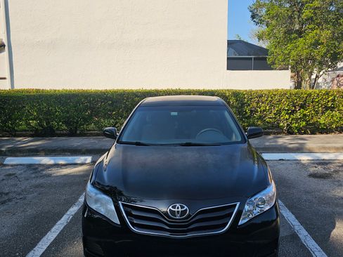 Used 2011 Toyota Camry LE image 6