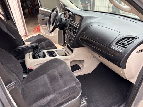 Used 2014 Dodge Grand Caravan SXT image 16