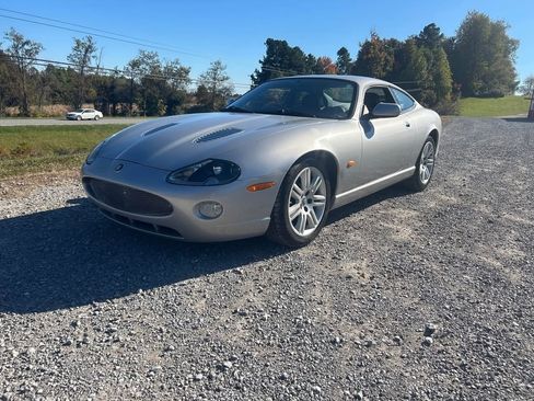 Used 2005 Jaguar XK8 8 Coupe 2D image 1