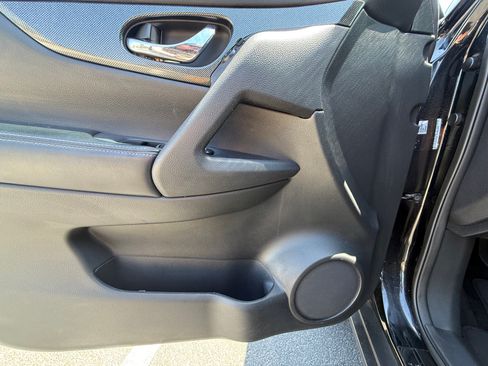 Used 2014 Nissan Rogue SL w/ SL Premium Package FWD image 9