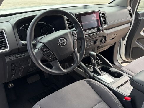 Used 2024 Nissan Frontier SV w/ Technology Package RWD image 11