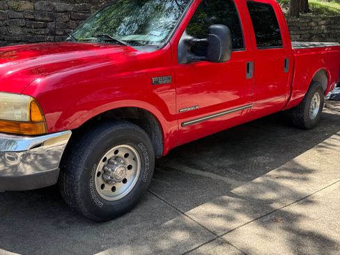 Used 2000 Ford F350 2WD Crew Cab Super Duty image 1