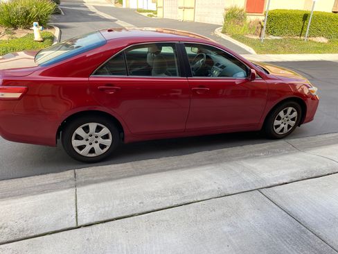 Used 2011 Toyota Camry LE image 12