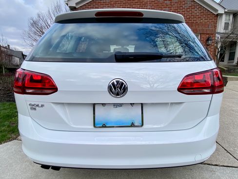 Used 2017 Volkswagen Golf SE image 12
