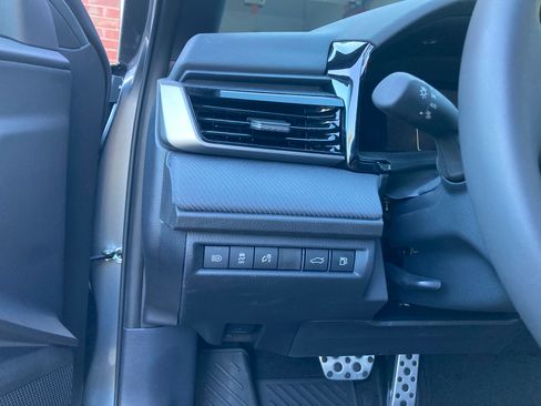 Used 2025 Toyota Camry SE image 13