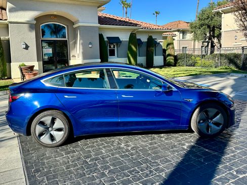 Used 2019 Tesla Model 3 Standard Range Plus image 6