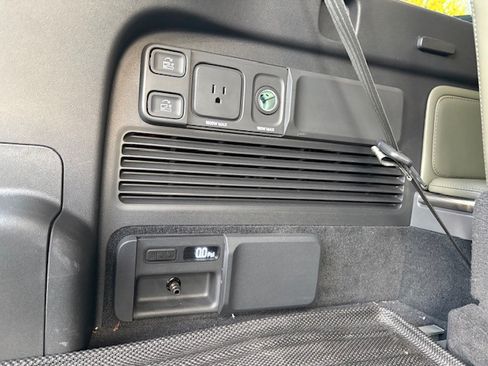 Used 2024 Rivian R1S Adventure AWD/4WD image 15