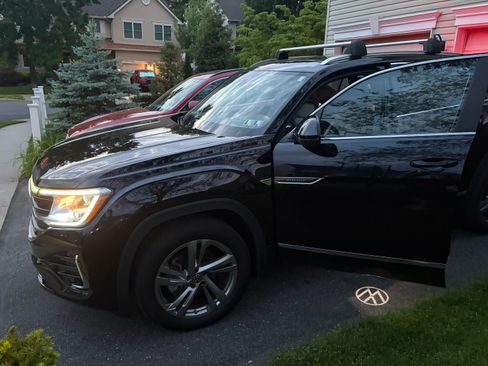 Used 2024 Volkswagen Atlas Cross Sport SEL R-Line w/ Adventure Package AWD/4WD image 32