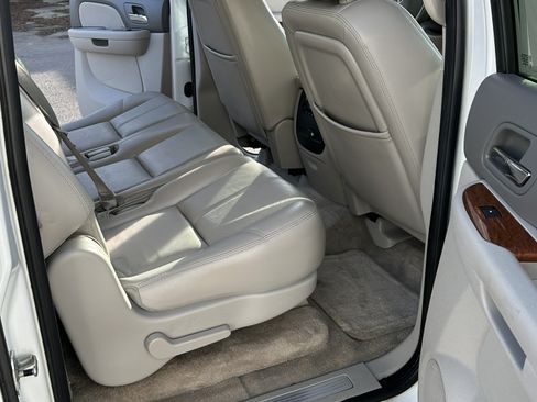 Used 2007 GMC Yukon XL SLT w/ SLT Preferred Equipment Group image 11