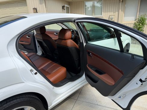Used 2009 Saturn Aura XR FWD image 23