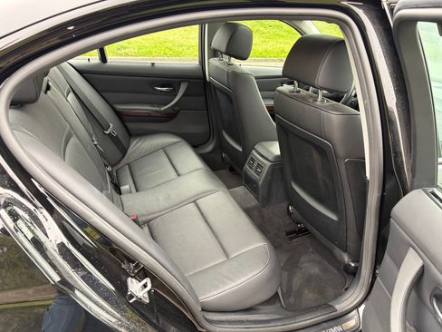 Used 2011 BMW 335i xDrive Sedan AWD/4WD image 9