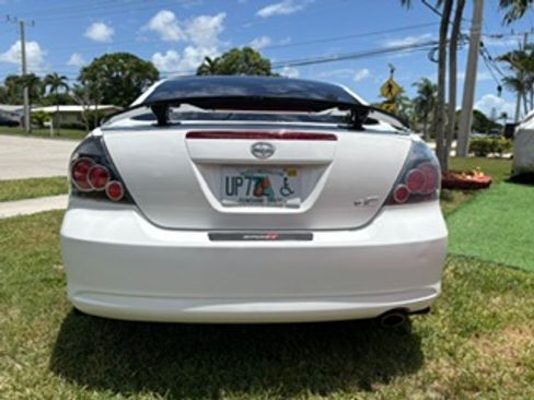 Used 2010 Scion tC FWD image 9