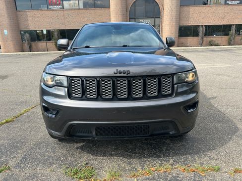 Used 2017 Jeep Grand Cherokee Altitude image 9