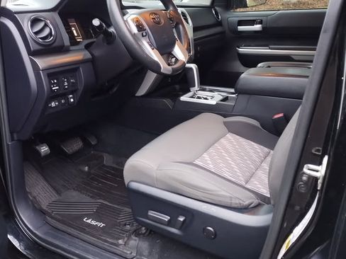 Used 2018 Toyota Tundra SR5 w/ SR5 Upgrade Package image 9