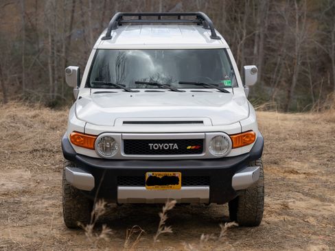 Used 2012 Toyota FJ Cruiser Sport Utility 2D w/ Upgrade Pkg image 6