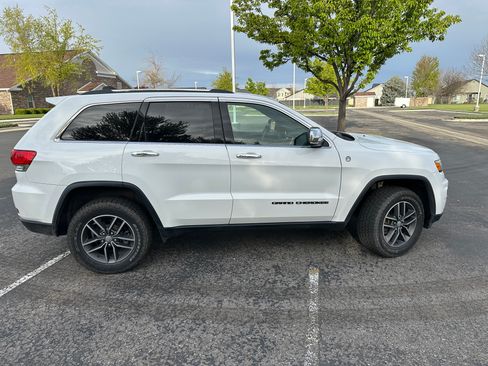 Used 2017 Jeep Grand Cherokee Limited AWD/4WD image 5