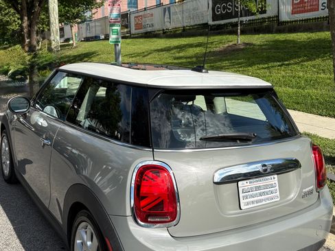 Used 2019 MINI Cooper 2-Door Hardtop w/ Premium Package FWD image 4