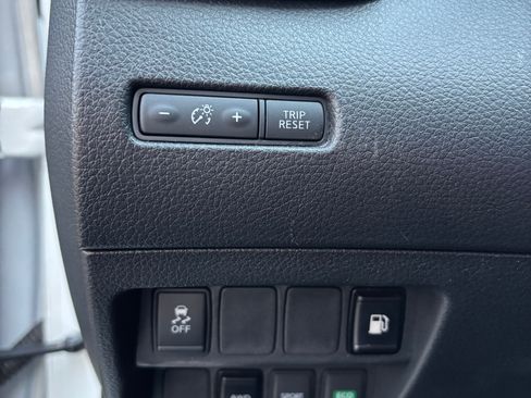 Used 2018 Nissan Rogue S image 10