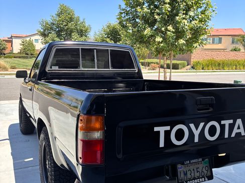 Used 1992 Toyota Pickup 2WD Regular Cab image 2