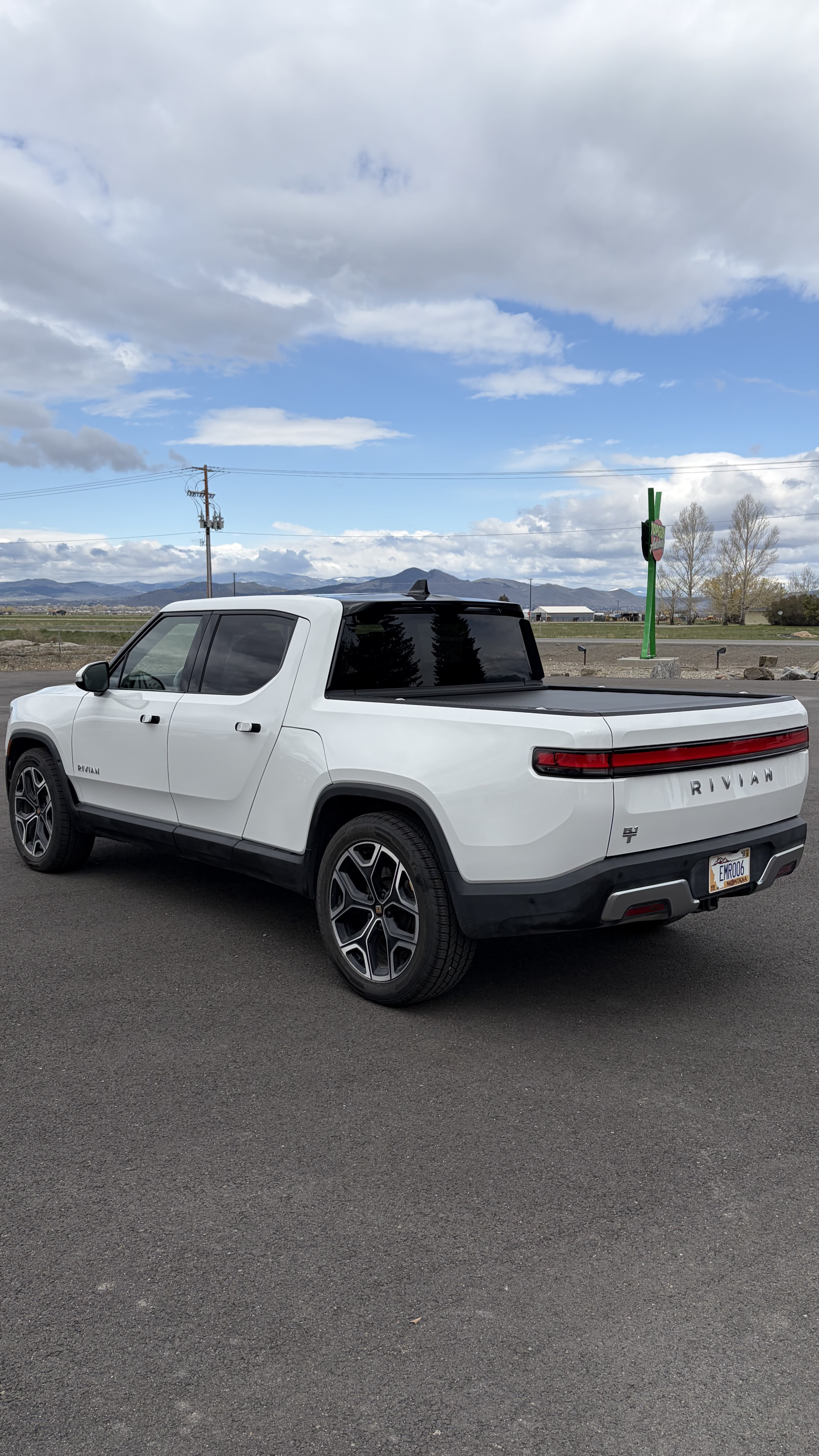 Used 2024 Rivian R1T Adventure Dual AWD/4WD image 9