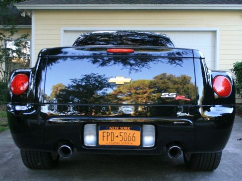 Used 2004 Chevrolet SSR w/ Preferred Equipment Group image 4