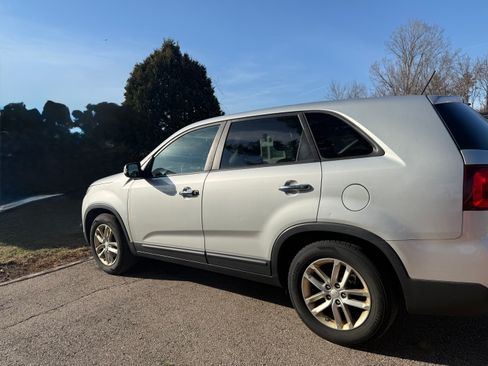 Used 2014 Kia Sorento LX FWD image 9