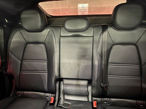 Used 2022 Porsche Cayenne Coupe AWD/4WD image 23